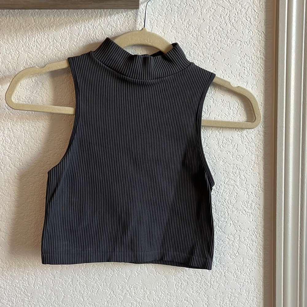 Gray ribbed tank